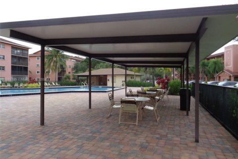 Copropriété à vendre à Pembroke Pines, Floride: 2 chambres, 126.72 m2 № 1977931 - photo 9