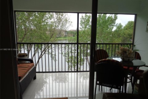 Copropriété à vendre à Pembroke Pines, Floride: 2 chambres, 126.72 m2 № 1977931 - photo 30