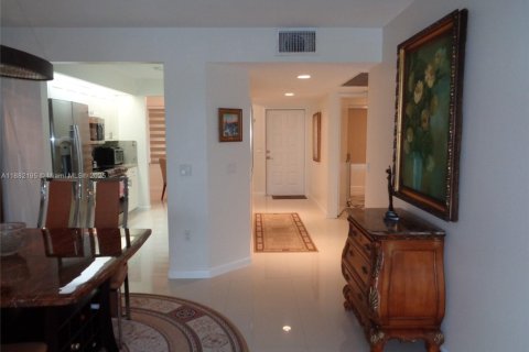 Copropriété à vendre à Pembroke Pines, Floride: 2 chambres, 126.72 m2 № 1977931 - photo 24