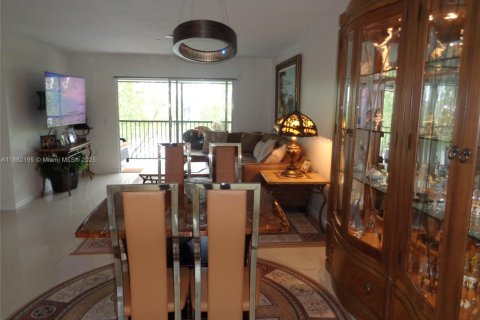 Copropriété à vendre à Pembroke Pines, Floride: 2 chambres, 126.72 m2 № 1977931 - photo 20