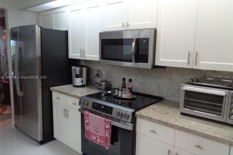 Copropriété à vendre à Pembroke Pines, Floride: 2 chambres, 126.72 m2 № 1977931 - photo 18