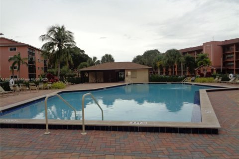 Copropriété à vendre à Pembroke Pines, Floride: 2 chambres, 126.72 m2 № 1977931 - photo 10