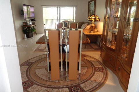 Copropriété à vendre à Pembroke Pines, Floride: 2 chambres, 126.72 m2 № 1977931 - photo 21