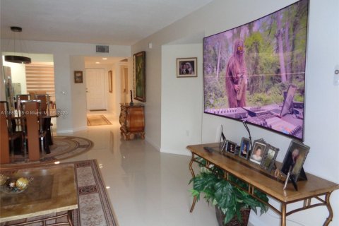 Copropriété à vendre à Pembroke Pines, Floride: 2 chambres, 126.72 m2 № 1977931 - photo 26