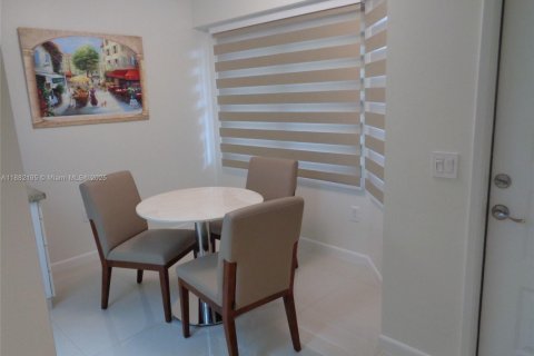 Copropriété à vendre à Pembroke Pines, Floride: 2 chambres, 126.72 m2 № 1977931 - photo 12