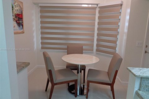 Copropriété à vendre à Pembroke Pines, Floride: 2 chambres, 126.72 m2 № 1977931 - photo 13