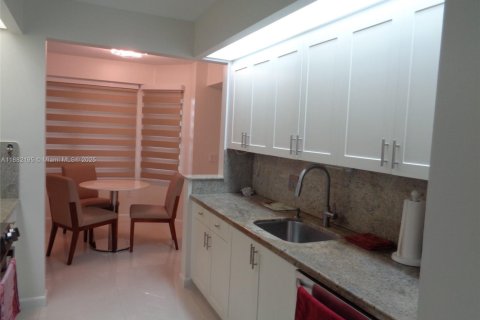 Copropriété à vendre à Pembroke Pines, Floride: 2 chambres, 126.72 m2 № 1977931 - photo 19