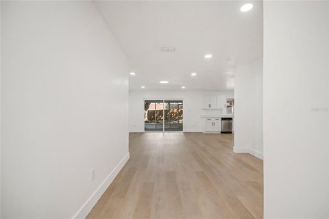 Casa en venta en Clermont, Florida, 3 dormitorios, 143.63 m2 № 2322529 - foto 9