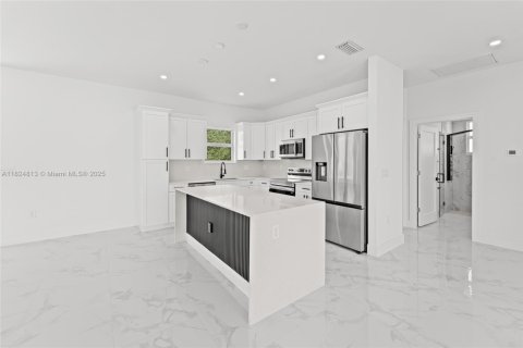 Купить виллу или дом в Лихай-Эйкерс, Флорида 3 спальни, 132.39м2, № 1790713 - фото 12