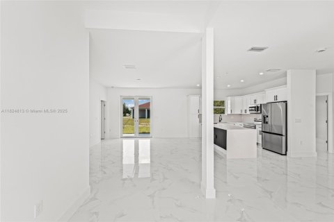 Купить виллу или дом в Лихай-Эйкерс, Флорида 3 спальни, 132.39м2, № 1790713 - фото 3