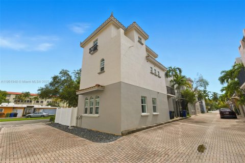 Townhouse in Fort Lauderdale, Florida 3 bedrooms, 191.66 sq.m. № 1953291 - photo 4