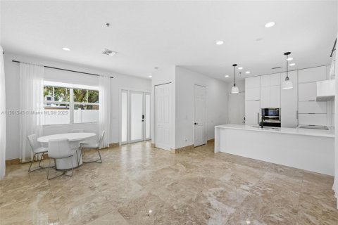 Townhouse in Fort Lauderdale, Florida 3 bedrooms, 191.66 sq.m. № 1953291 - photo 11