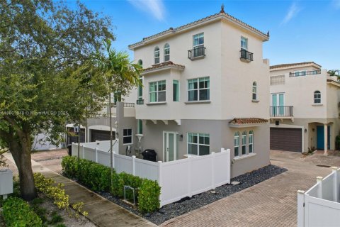 Townhouse in Fort Lauderdale, Florida 3 bedrooms, 191.66 sq.m. № 1953291 - photo 1