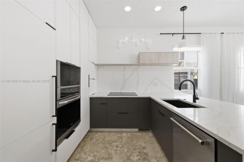 Townhouse in Fort Lauderdale, Florida 3 bedrooms, 191.66 sq.m. № 1953291 - photo 14