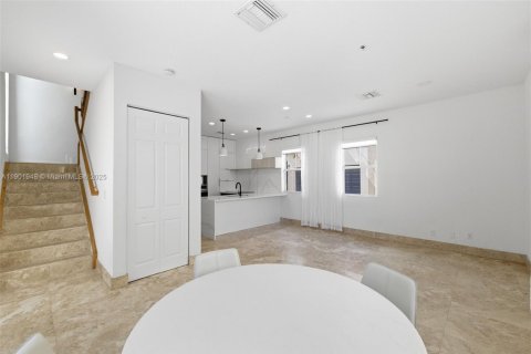 Townhouse in Fort Lauderdale, Florida 3 bedrooms, 191.66 sq.m. № 1953291 - photo 9