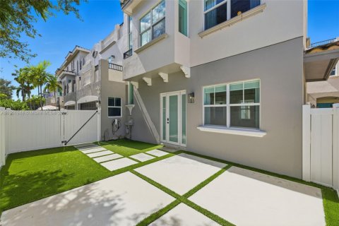 Townhouse in Fort Lauderdale, Florida 3 bedrooms, 191.66 sq.m. № 1953291 - photo 7