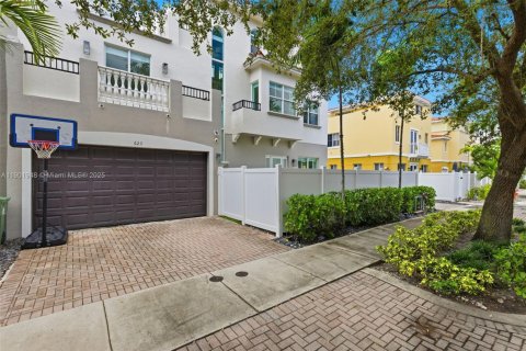 Townhouse in Fort Lauderdale, Florida 3 bedrooms, 191.66 sq.m. № 1953291 - photo 2