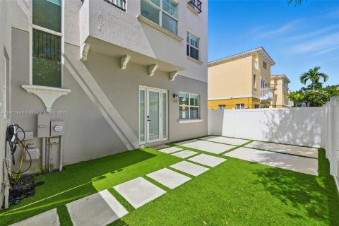 Townhouse in Fort Lauderdale, Florida 3 bedrooms, 191.66 sq.m. № 1953291 - photo 6