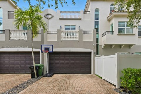 Townhouse in Fort Lauderdale, Florida 3 bedrooms, 191.66 sq.m. № 1953291 - photo 3