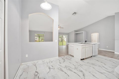 House in Ocala, Florida 3 bedrooms, 187.66 sq.m. № 2102656 - photo 15