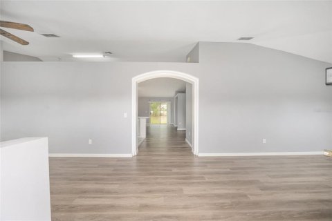 House in Ocala, Florida 3 bedrooms, 187.66 sq.m. № 2102656 - photo 2