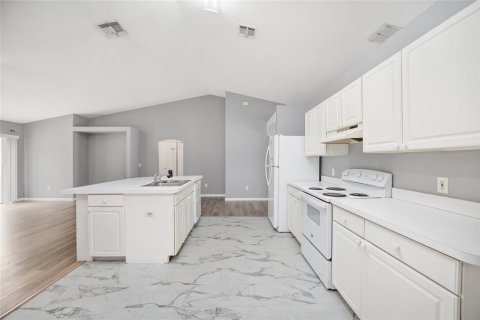 House in Ocala, Florida 3 bedrooms, 187.66 sq.m. № 2102656 - photo 14