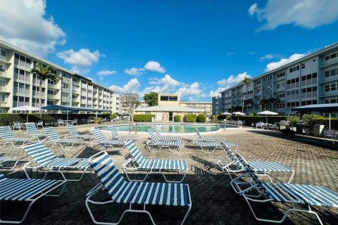 Copropriété à louer à Hallandale Beach, Floride: 1 chambre № 1987821 - photo 26