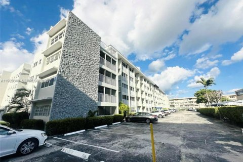 Copropriété à louer à Hallandale Beach, Floride: 1 chambre № 1987821 - photo 28