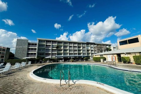 Copropriété à louer à Hallandale Beach, Floride: 1 chambre № 1987821 - photo 25