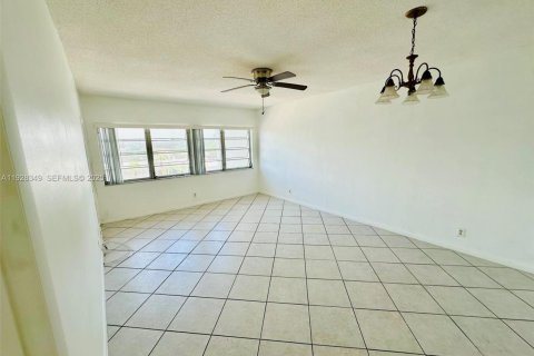 Copropriété à louer à Hallandale Beach, Floride: 1 chambre № 1987821 - photo 4