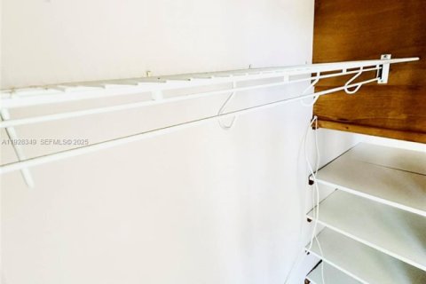 Copropriété à louer à Hallandale Beach, Floride: 1 chambre № 1987821 - photo 12