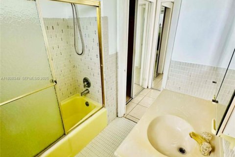 Copropriété à louer à Hallandale Beach, Floride: 1 chambre № 1987821 - photo 19