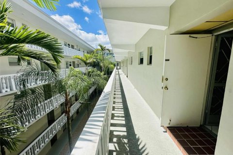 Copropriété à louer à Hallandale Beach, Floride: 1 chambre № 1987821 - photo 3