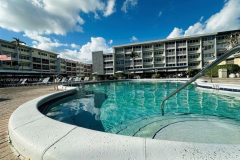 Copropriété à louer à Hallandale Beach, Floride: 1 chambre № 1987821 - photo 2