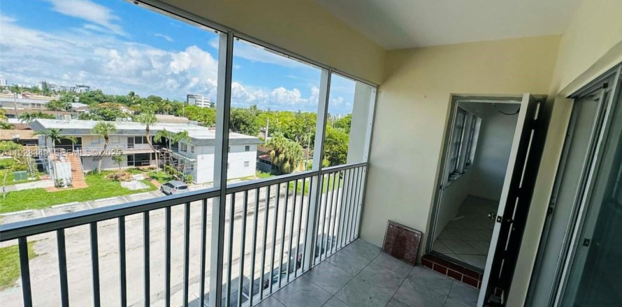 Condo à Hallandale Beach, Floride, 1 chambre  № 1987821