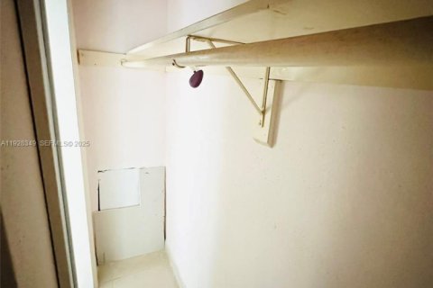 Copropriété à louer à Hallandale Beach, Floride: 1 chambre № 1987821 - photo 17