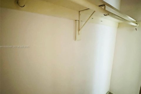 Copropriété à louer à Hallandale Beach, Floride: 1 chambre № 1987821 - photo 20