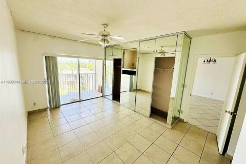 Copropriété à louer à Hallandale Beach, Floride: 1 chambre № 1987821 - photo 10