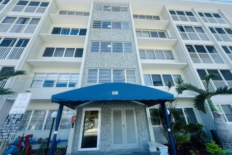 Copropriété à louer à Hallandale Beach, Floride: 1 chambre № 1987821 - photo 27