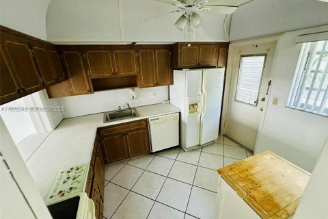 Copropriété à louer à Hallandale Beach, Floride: 1 chambre № 1987821 - photo 5