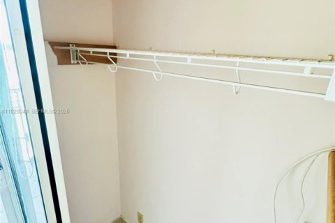 Copropriété à louer à Hallandale Beach, Floride: 1 chambre № 1987821 - photo 16