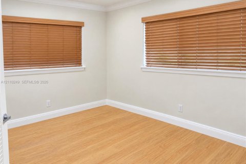 House in Wilton Manors, Florida 3 bedrooms, 147.71 sq.m. № 2428105 - photo 15