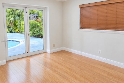 House in Wilton Manors, Florida 3 bedrooms, 147.71 sq.m. № 2428105 - photo 12