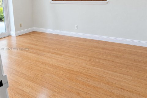 House in Wilton Manors, Florida 3 bedrooms, 147.71 sq.m. № 2428105 - photo 13