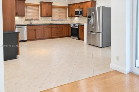 House in Wilton Manors, Florida 3 bedrooms, 147.71 sq.m. № 2428105 - photo 30