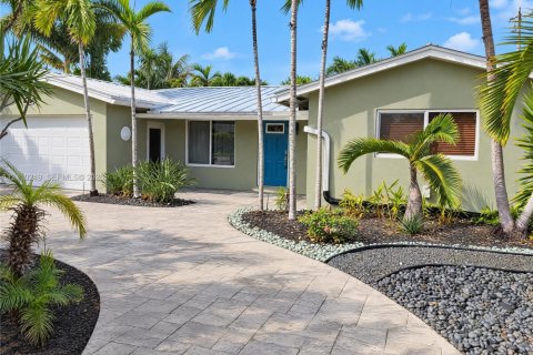 House in Wilton Manors, Florida 3 bedrooms, 147.71 sq.m. № 2428105