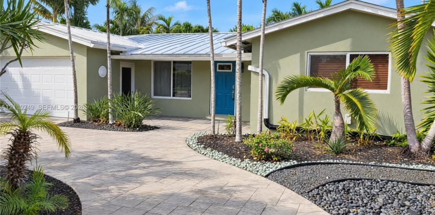 House in Wilton Manors, Florida 3 bedrooms, 147.71 sq.m. № 2428105