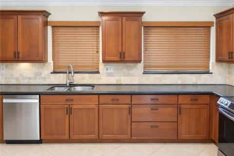 House in Wilton Manors, Florida 3 bedrooms, 147.71 sq.m. № 2428105 - photo 9