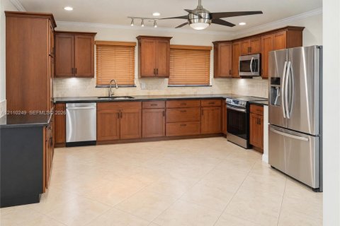 House in Wilton Manors, Florida 3 bedrooms, 147.71 sq.m. № 2428105 - photo 2