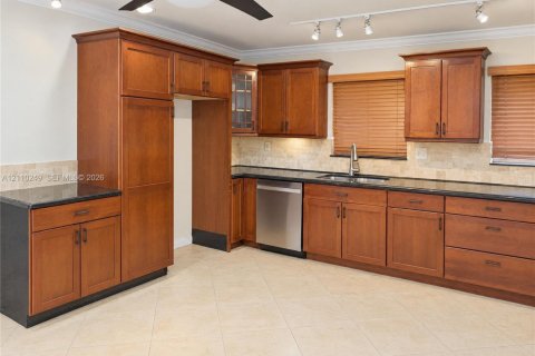 House in Wilton Manors, Florida 3 bedrooms, 147.71 sq.m. № 2428105 - photo 7